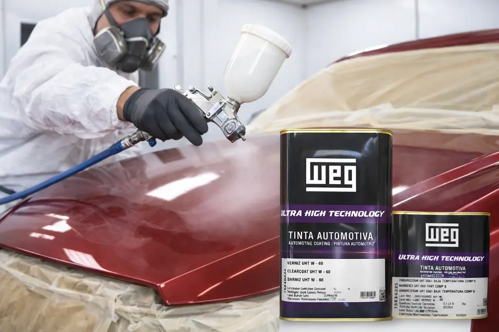 Painting a car with clearcoat.webp